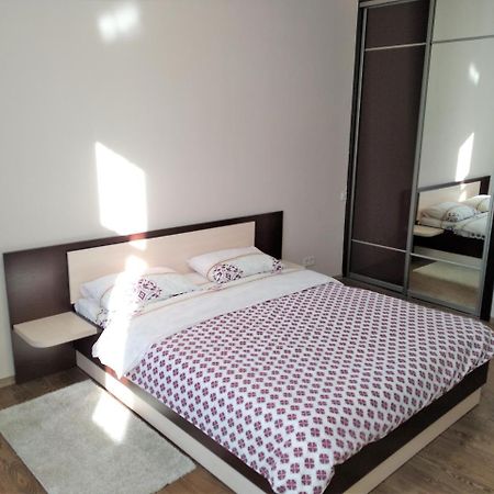2 Bedrooms Apartment 150M From Opera House Lviv Exterior photo
